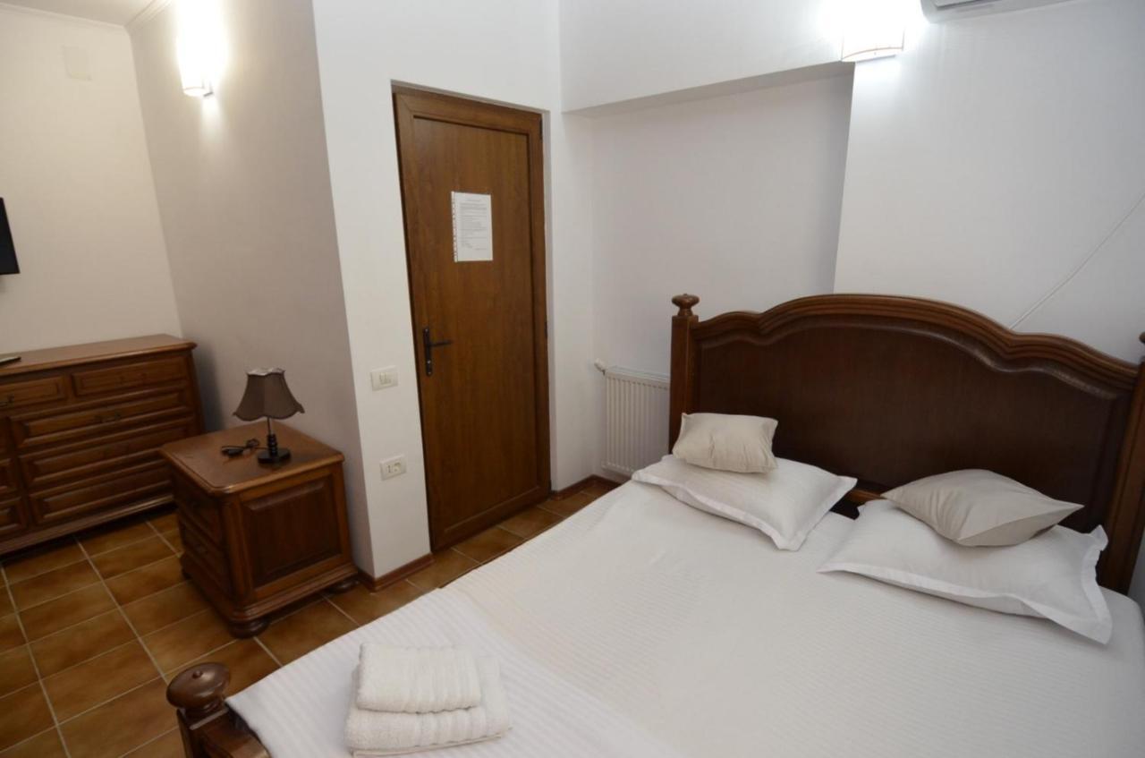 Vila Sheila Apartment Costinesti Luaran gambar